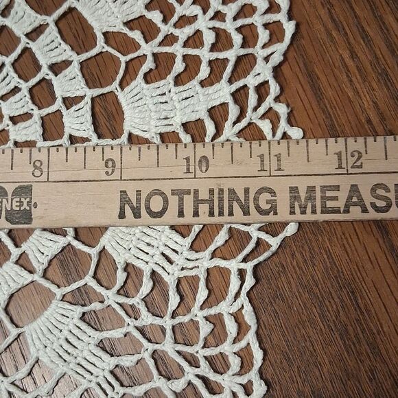 Set of 5 lovely vintage Crochet Doilies in Cream and Tan - Picture 8 of 14